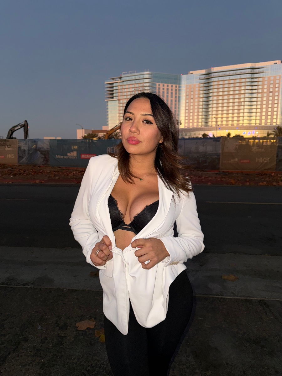 Take a pause and enjoy Ali Cruz — streaming from Anqing