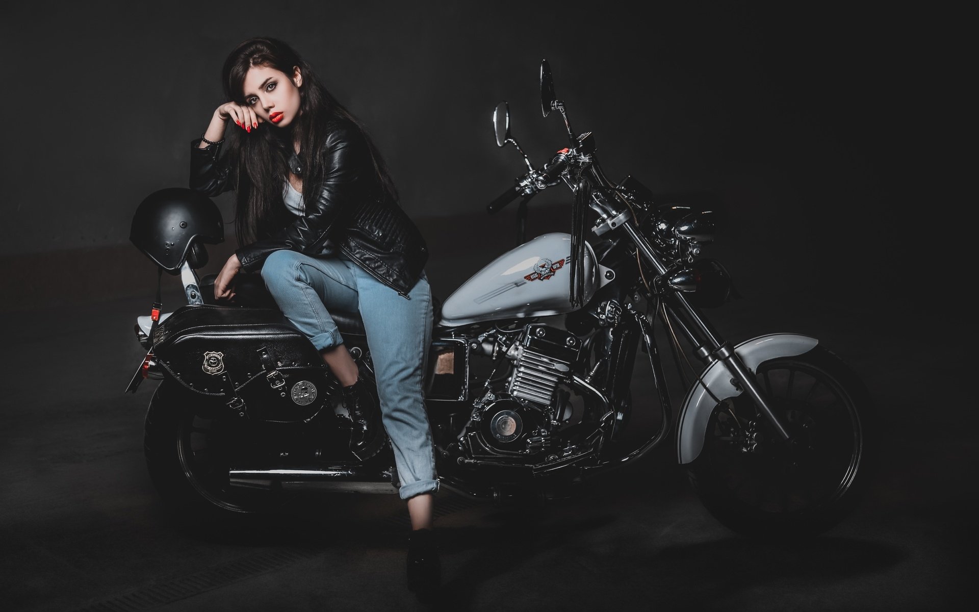 Biker girls: style and drive in Anqing