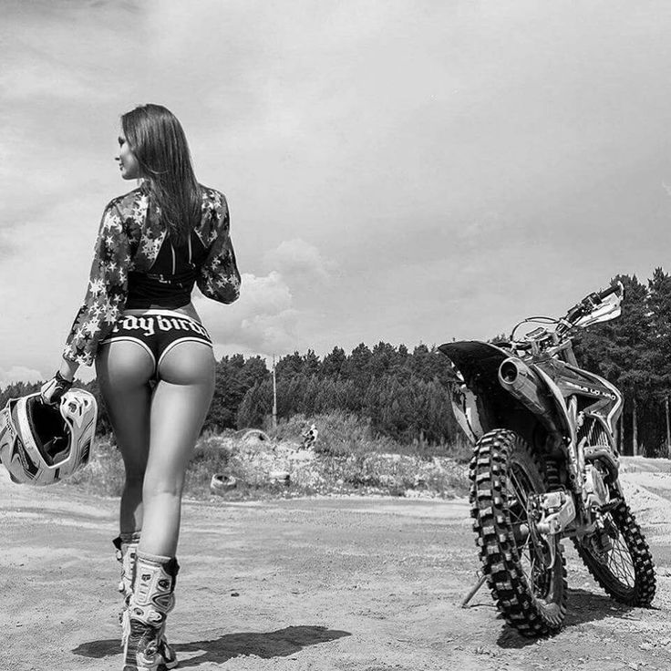 Beautiful girls and motorcycles in Anqing