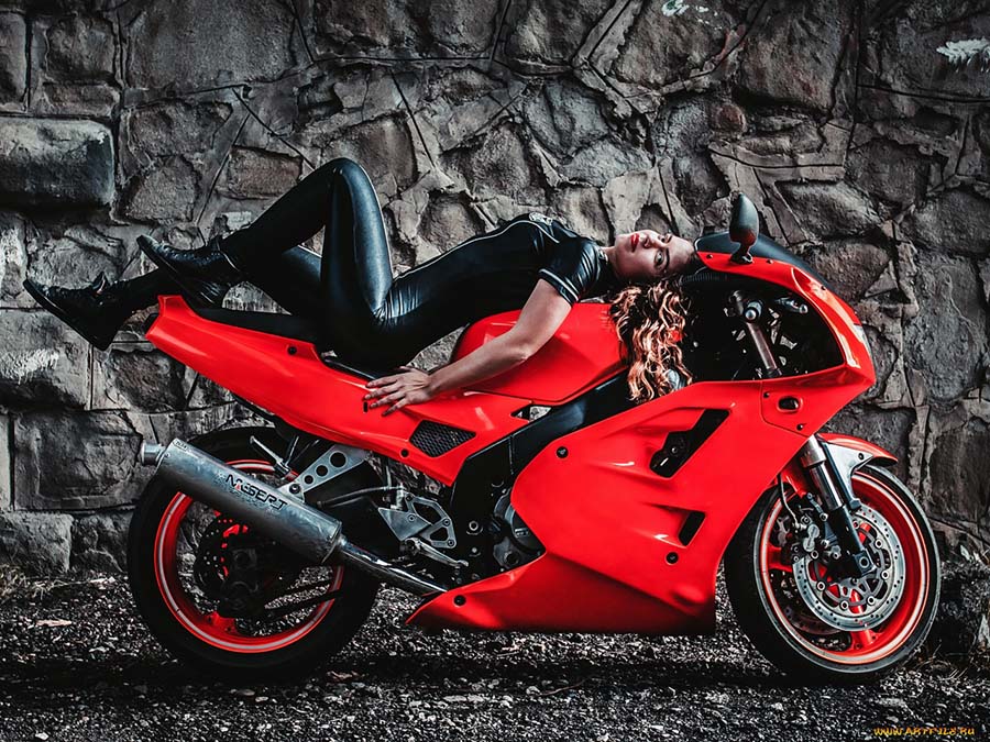 Beautiful girl Beautiful girls and motorcycles in Anqing