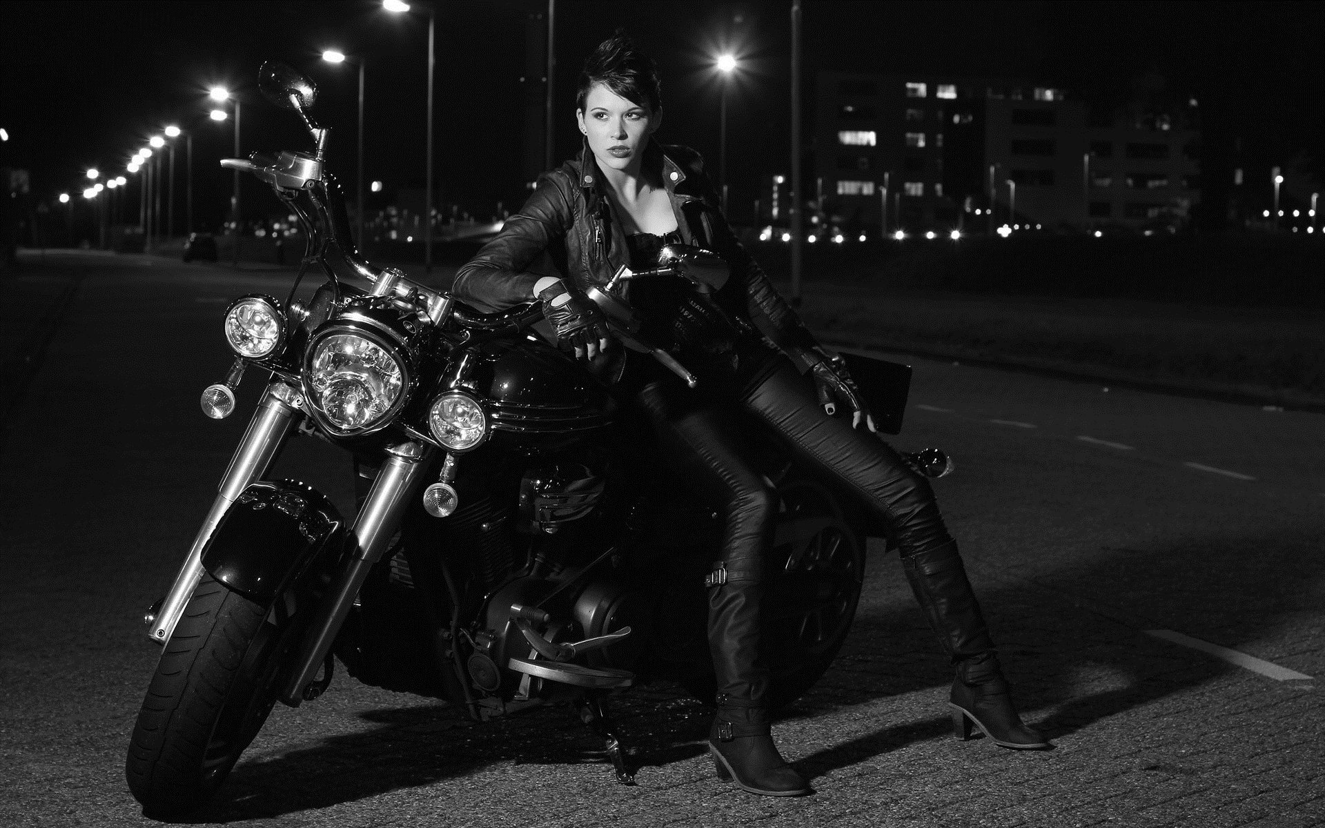 Photo Beautiful girls and motorcycles in Anqing
