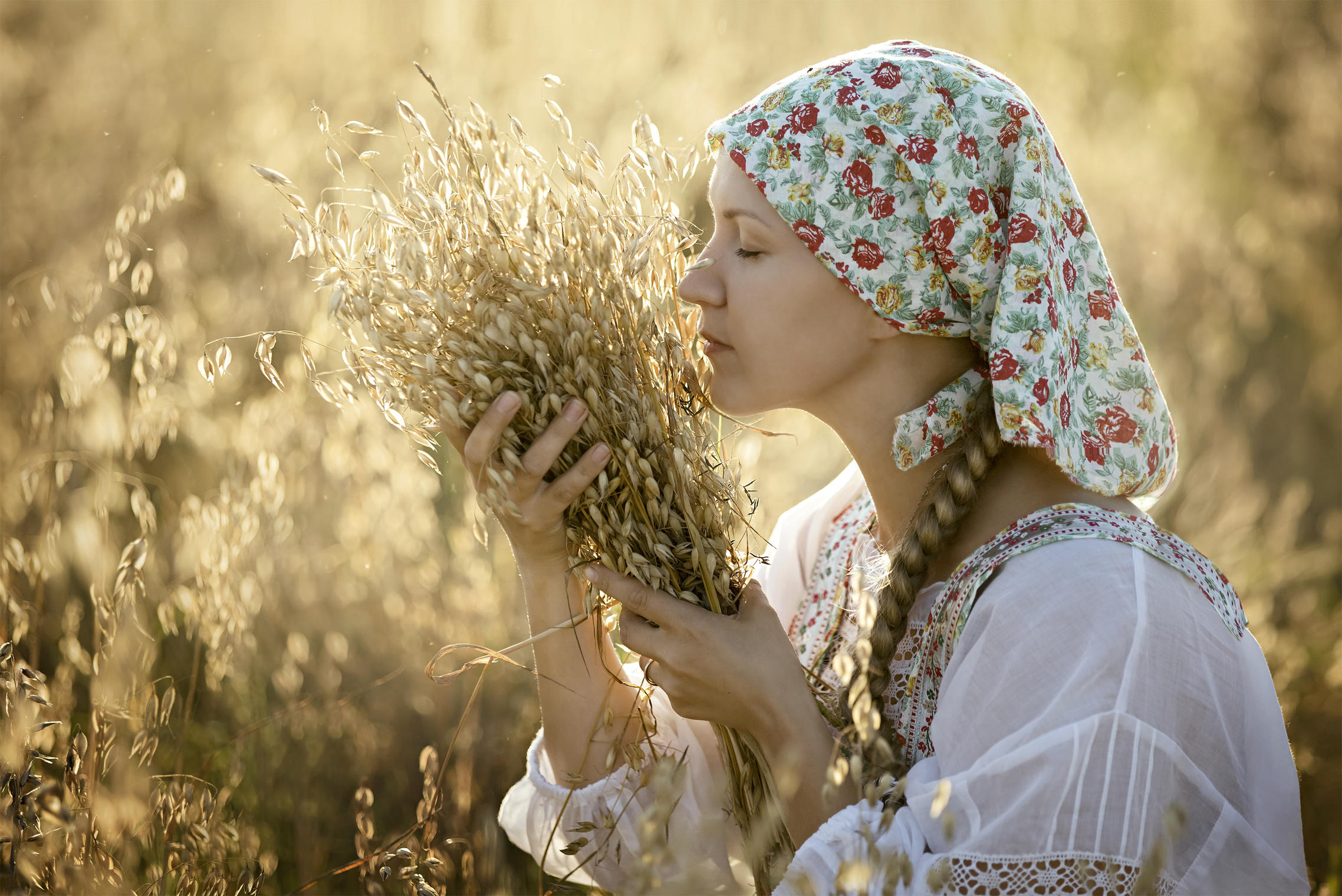 Photo Women in Slavic costumes in Anqing