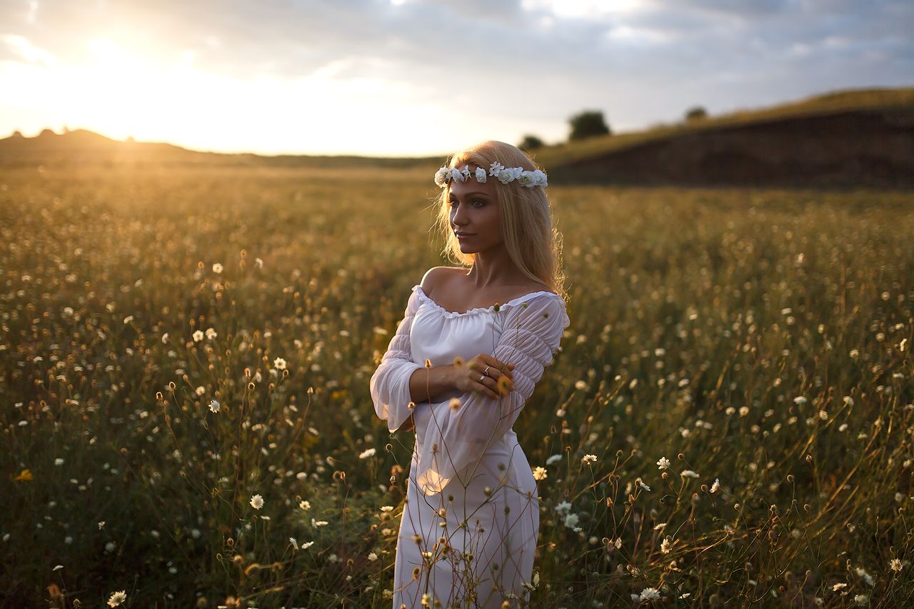 Girls in Slavic costumes in Anqing