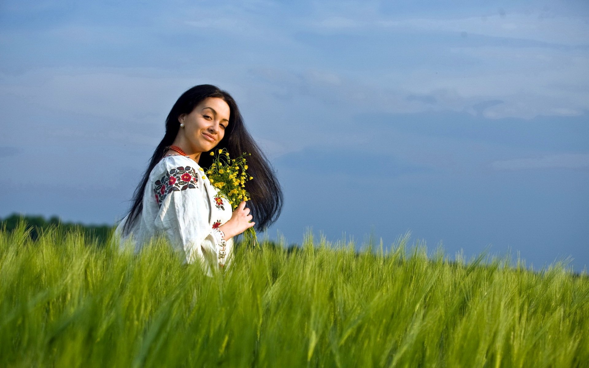 Girls in Slavic costumes in Anqing