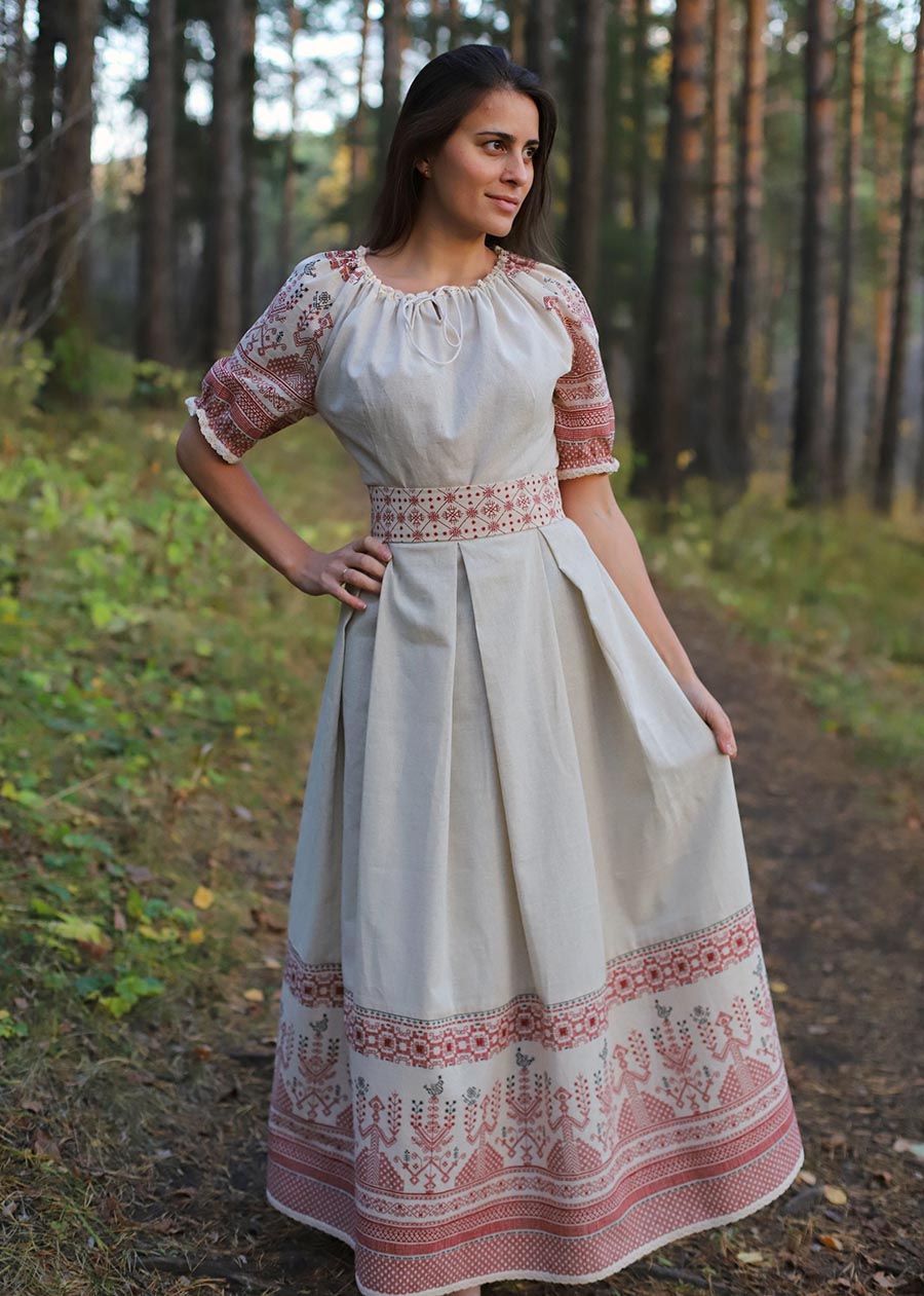 Girls in Slavic costumes in Anqing