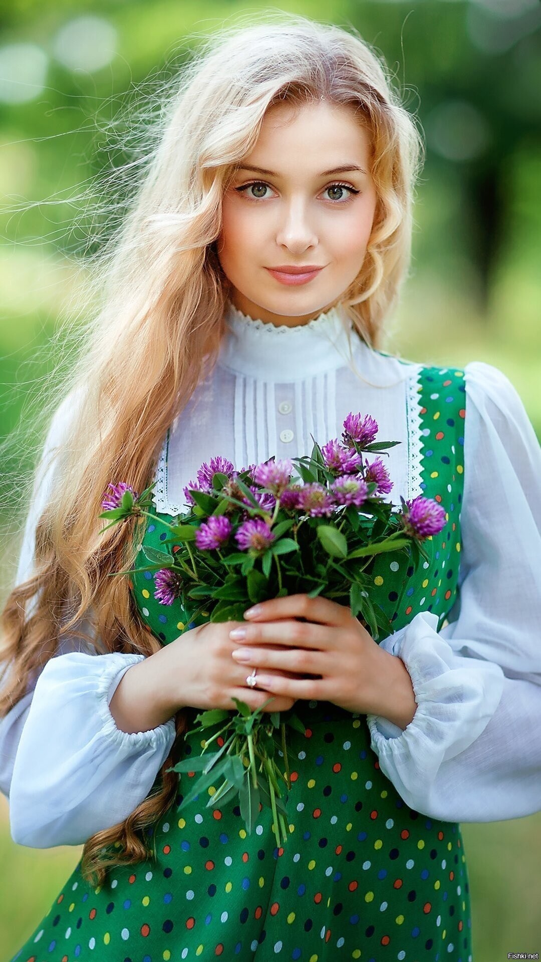 Girls in Slavic costumes in Anqing