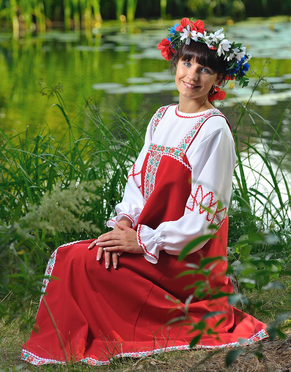 Beautiful girl Girls in Slavic costumes in Anqing