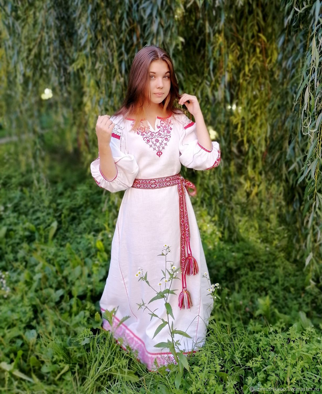 Girl Girls in Slavic costumes in Anqing